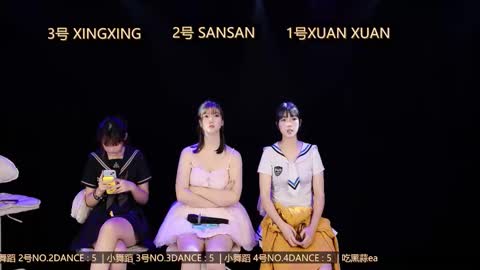 Snapshot of zongyigirls chatting on 11.05.25 zongyigirls online show from 11.05.25