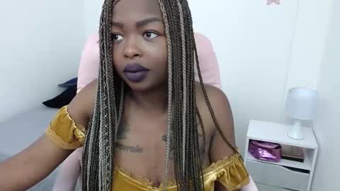 Snapshot of zooee_p chatting on 01.03.25 Zooe online show from 01.03.25