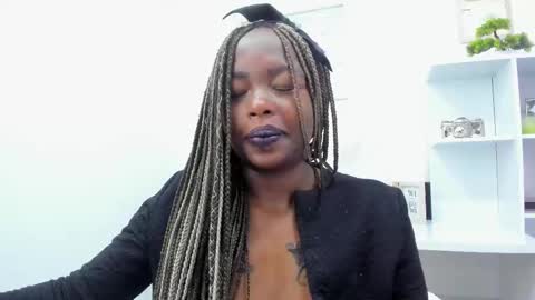 Snapshot of zooee_p chatting on 01.08.25 Zooe online show from 01.08.25