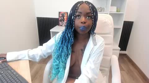 Snapshot of zooee_p chatting on 01.15.25 Zooe online show from 01.15.25