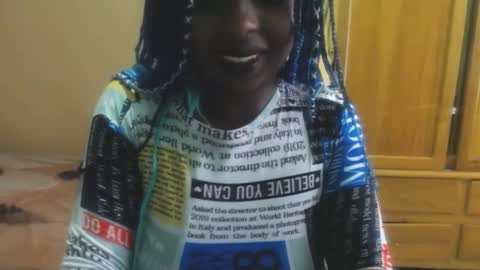 Snapshot of zooee_p chatting on 01.29.25 Zooe online show from 01.29.25