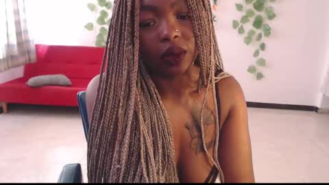 Snapshot of zooee_p chatting on 09.17.25 Zooe online show from 09.17.25