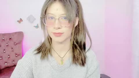 Snapshot of zooeybelair chatting on 10.17.25 Alicie online show from 10.17.25
