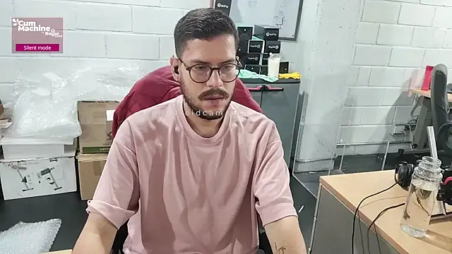 Snapshot of AndyHepburn chatting on 10.07.25 AndyHepburn online show from 10.07.25