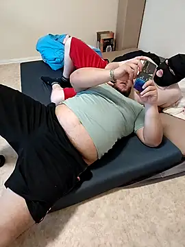 Snapshot of genderfluidco2 chatting on 11.08.25 genderfluidco2 online show from 11.08.25