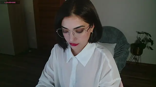 mollyopris96 online show from 10.20.25