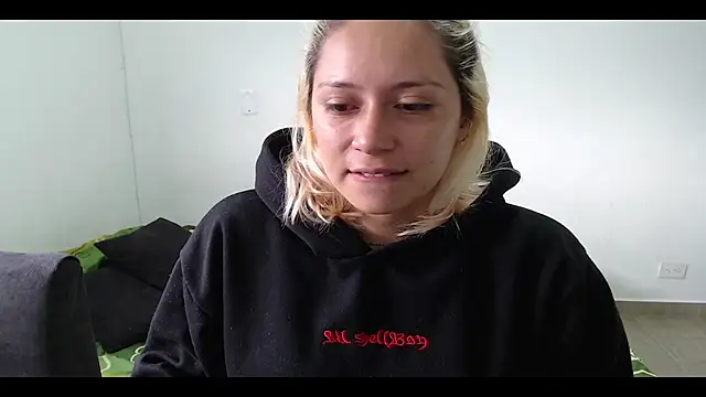 Snapshot of MommyMiaWs chatting on 02.16.25 MommyMiaWs online show from 02.16.25