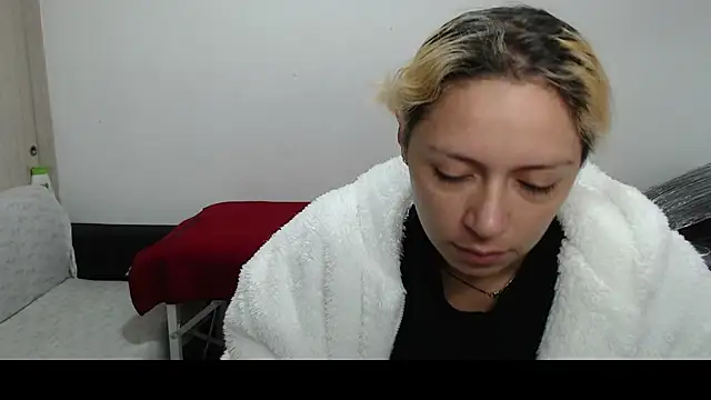 Snapshot of MommyMiaWs chatting on 03.17.25 MommyMiaWs online show from 03.17.25
