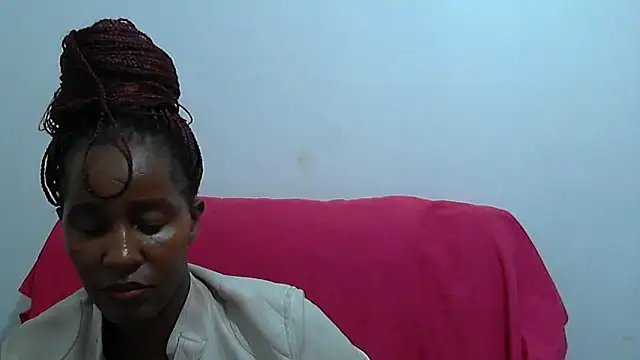 Snapshot of sluttylaura21 chatting on 02.18.25 sluttylaura21 online show from 02.18.25