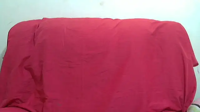 Snapshot of sluttylaura21 chatting on 02.19.25 sluttylaura21 online show from 02.19.25