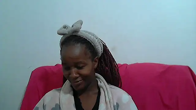 Snapshot of sluttylaura21 chatting on 02.20.25 sluttylaura21 online show from 02.20.25
