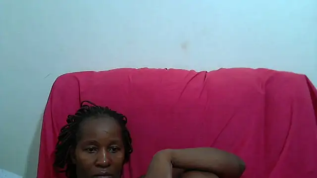 Snapshot of sluttylaura21 chatting on 02.20.25 sluttylaura21 online show from 02.20.25