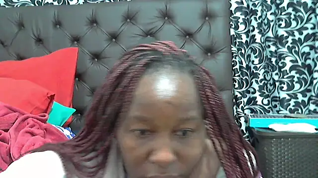 Snapshot of sluttylaura21 chatting on 03.05.25 sluttylaura21 online show from 03.05.25