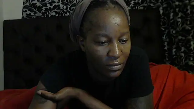 Snapshot of sluttylaura21 chatting on 03.10.25 sluttylaura21 online show from 03.10.25