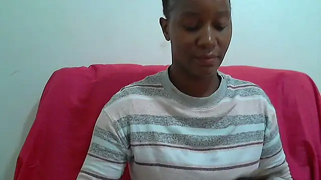 Snapshot of sluttylaura21 chatting on 03.18.25 sluttylaura21 online show from 03.18.25