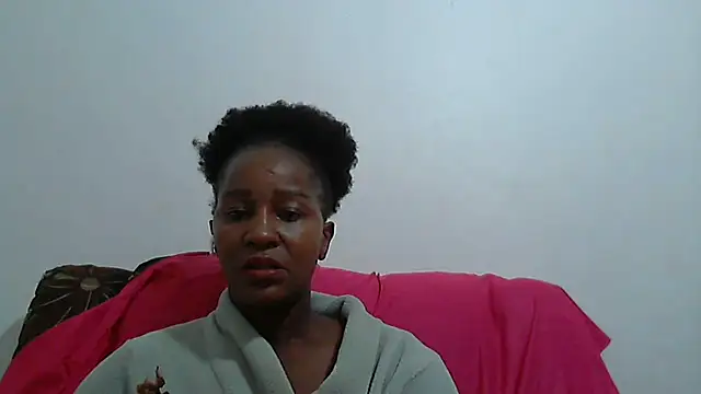 Snapshot of sluttylaura21 chatting on 03.18.25 sluttylaura21 online show from 03.18.25