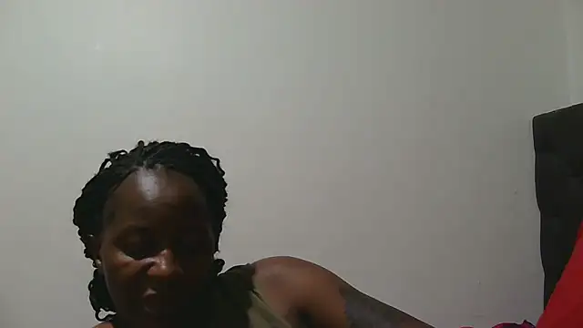 Snapshot of sluttylaura21 chatting on 09.28.25 sluttylaura21 online show from 09.28.25