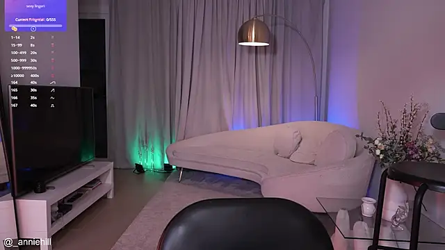 Snapshot of anniehillofficial chatting on 01.15.25 anniehillofficial online show from 01.15.25