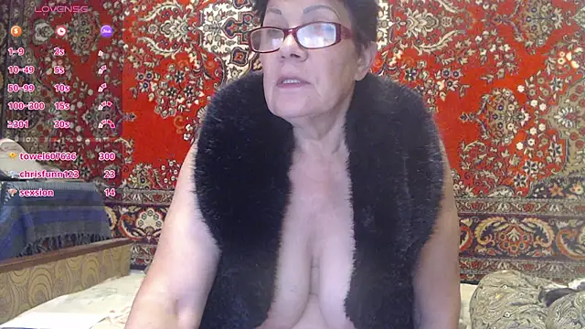Snapshot of Sandra_Carina chatting on 09.15.25 Sandra Carina online show from 09.15.25