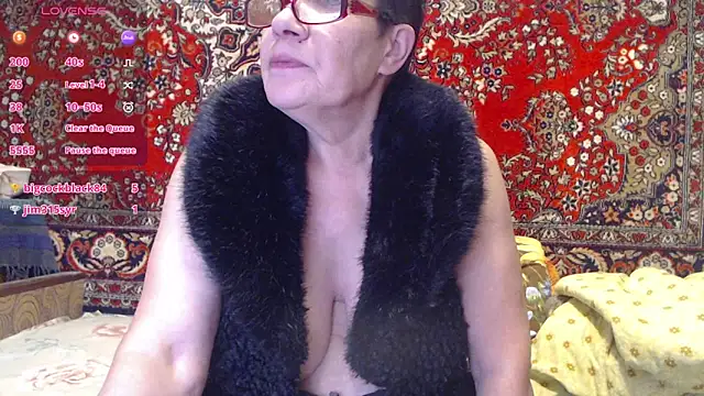 Snapshot of Sandra_Carina chatting on 10.12.25 Sandra Carina online show from 10.12.25