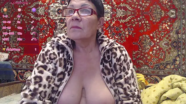 Snapshot of Sandra_Carina chatting on 10.14.25 Sandra Carina online show from 10.14.25