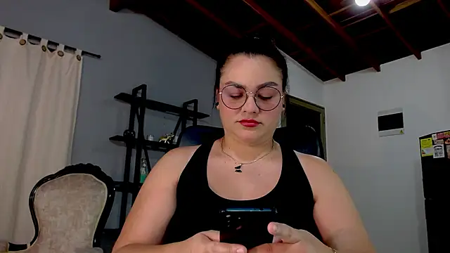 Snapshot of maela1 chatting on 09.22.25 maela1 online show from 09.22.25