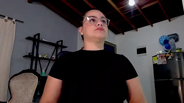 Snapshot of maela1 chatting on 10.23.25 maela1 online show from 10.23.25