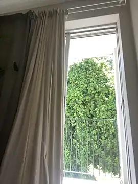 Snapshot of YesTheSexiest chatting on 10.16.25 YesTheSexiest online show from 10.16.25