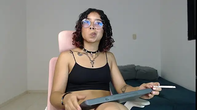 Snapshot of Putaku_San chatting on 12.30.24 Putaku San online show from 12.30.24