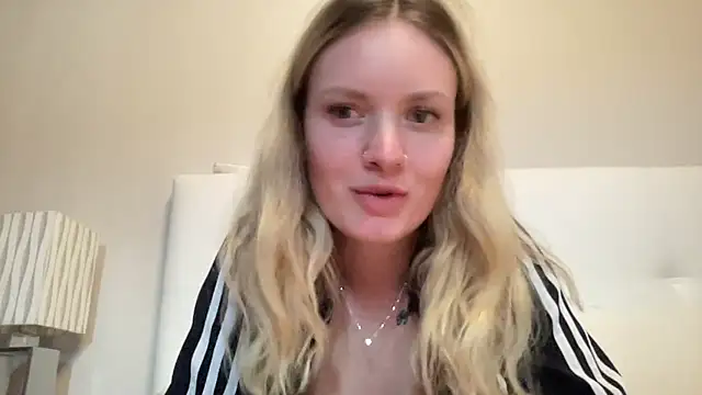 Snapshot of mariemelissah chatting on 02.16.25 mariemelissah online show from 02.16.25