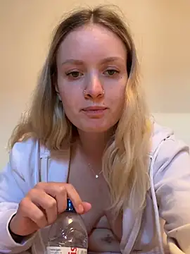 Snapshot of mariemelissah chatting on 02.23.25 mariemelissah online show from 02.23.25