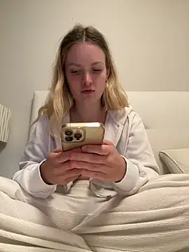 Snapshot of mariemelissah chatting on 03.07.25 mariemelissah online show from 03.07.25