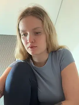 Snapshot of mariemelissah chatting on 03.18.25 mariemelissah online show from 03.18.25