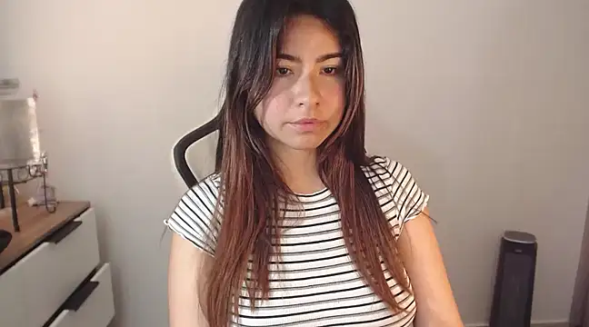 Snapshot of alice_middlee chatting on 02.18.25 alice middlee online show from 02.18.25