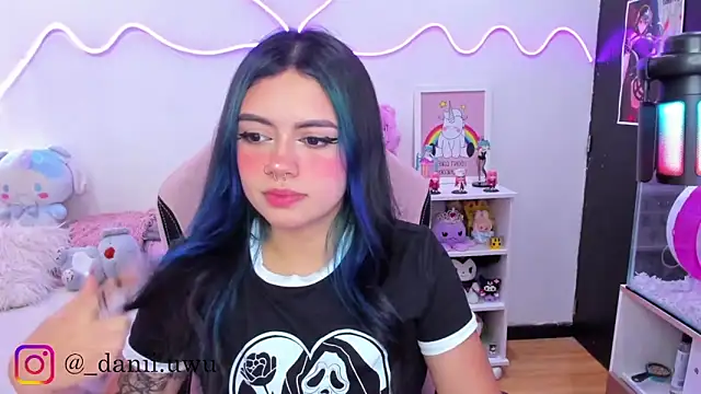 Snapshot of CuteDani_ chatting on 09.10.25 CuteDani online show from 09.10.25