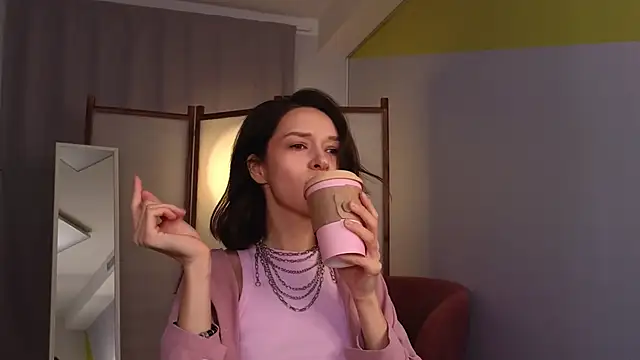 Snapshot of VivianLy_ chatting on 02.27.25 VivianLy online show from 02.27.25