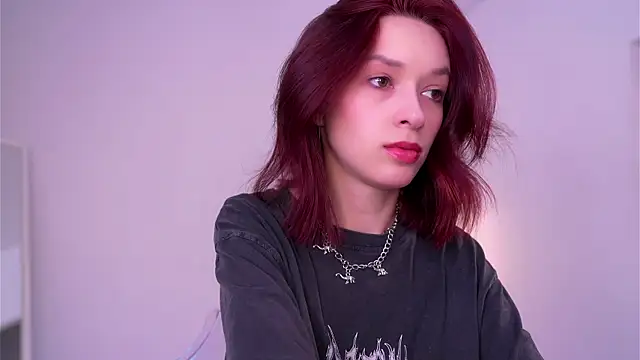 Snapshot of VivianLy_ chatting on 03.18.25 VivianLy online show from 03.18.25