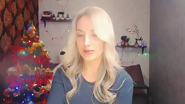 Snapshot of MillaXQueen chatting on 12.14.24 MillaXQueen online show from 12.14.24