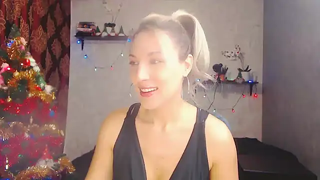 Snapshot of MillaXQueen chatting on 12.16.24 MillaXQueen online show from 12.16.24