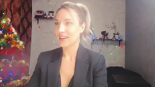 Snapshot of MillaXQueen chatting on 12.16.24 MillaXQueen online show from 12.16.24