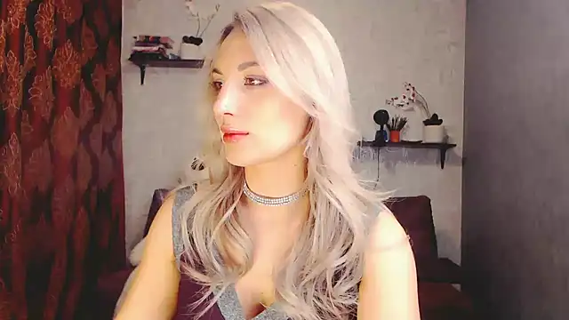 Snapshot of MillaXQueen chatting on 02.14.25 MillaXQueen online show from 02.14.25