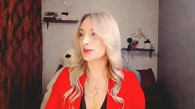 Snapshot of MillaXQueen chatting on 02.17.25 MillaXQueen online show from 02.17.25