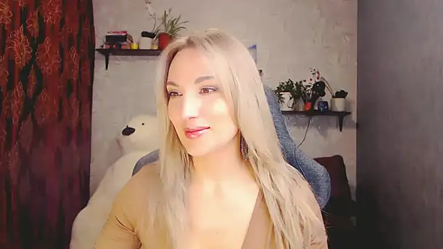 Snapshot of MillaXQueen chatting on 03.14.25 MillaXQueen online show from 03.14.25