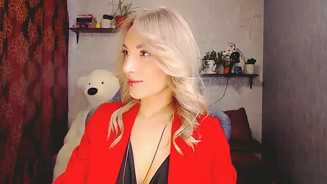 Snapshot of MillaXQueen chatting on 03.15.25 MillaXQueen online show from 03.15.25