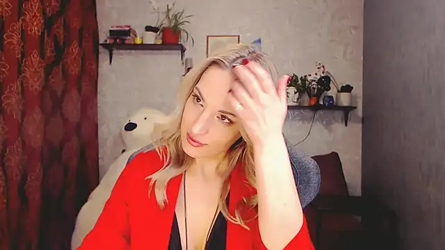 Snapshot of MillaXQueen chatting on 03.15.25 MillaXQueen online show from 03.15.25