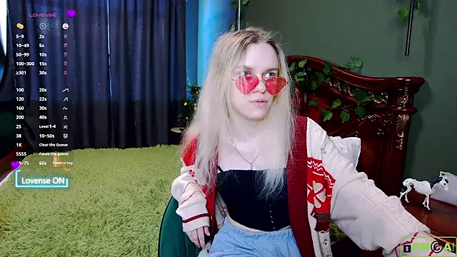 lady bellaa online show from 10.18.25