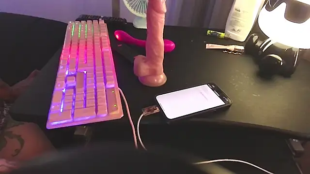 Snapshot of chanell_tattoo chatting on 03.12.25 chanell tattoo online show from 03.12.25