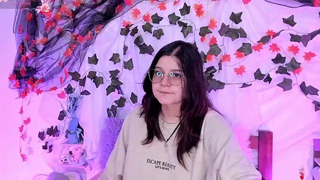 Snapshot of Mey_moon chatting on 02.07.25 Mey moon online show from 02.07.25