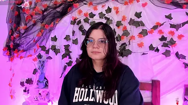 Snapshot of Mey_moon chatting on 02.08.25 Mey moon online show from 02.08.25