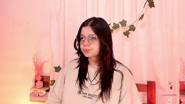 Snapshot of Mey_moon chatting on 02.15.25 Mey moon online show from 02.15.25